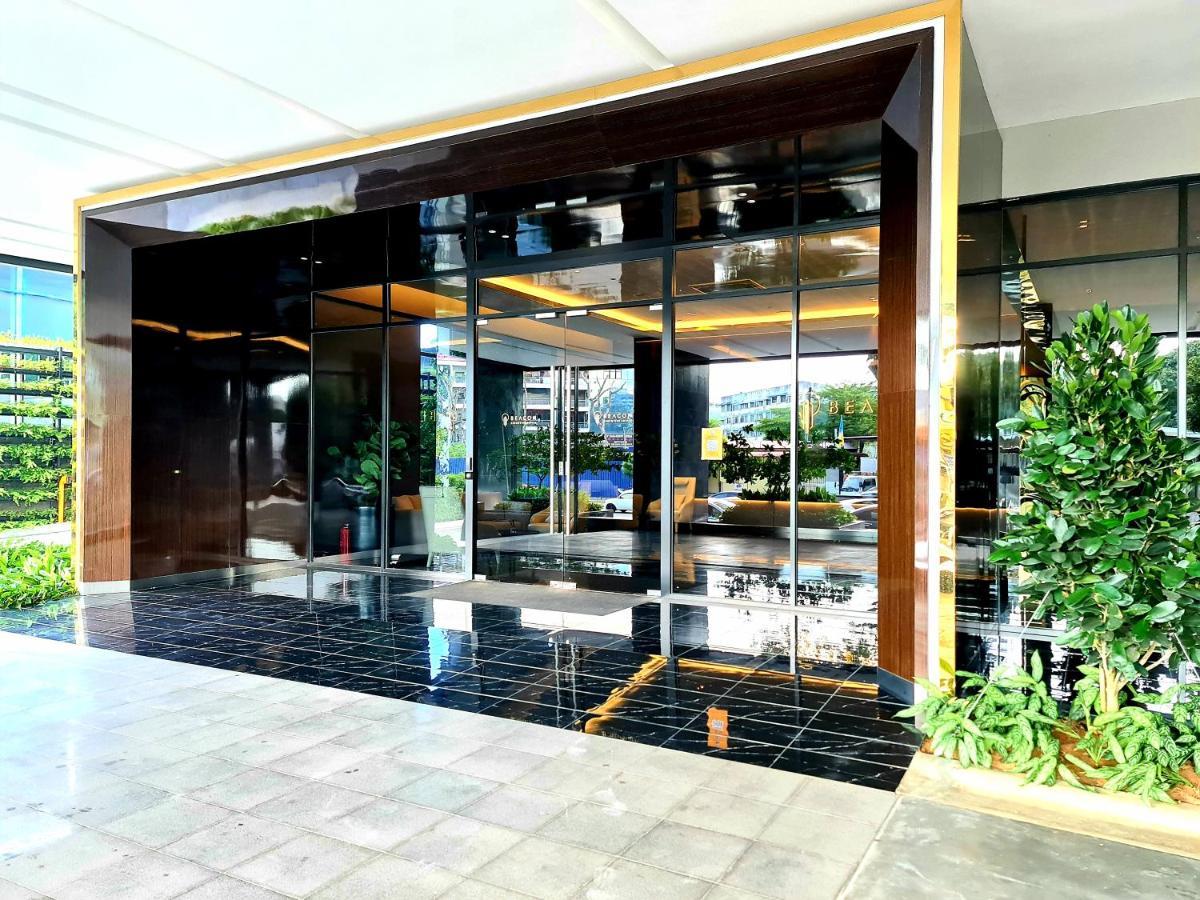 Beacon Executive Premium Suite George Town Exterior foto